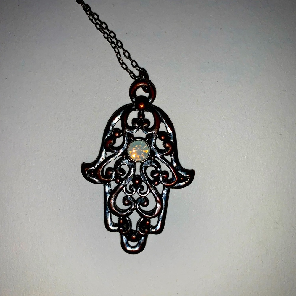 Necklace with stone in the middle